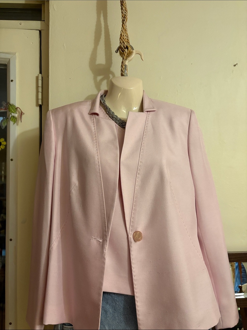 Kasper Light Pink Single-Button Blazer. 100. Silk